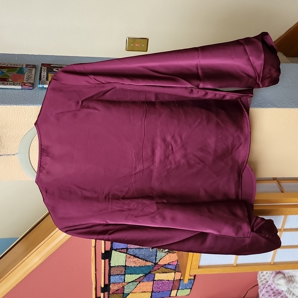 NWT 1.STATE twist front satin blouse in Napa wine size medium - Picture 4 of 14